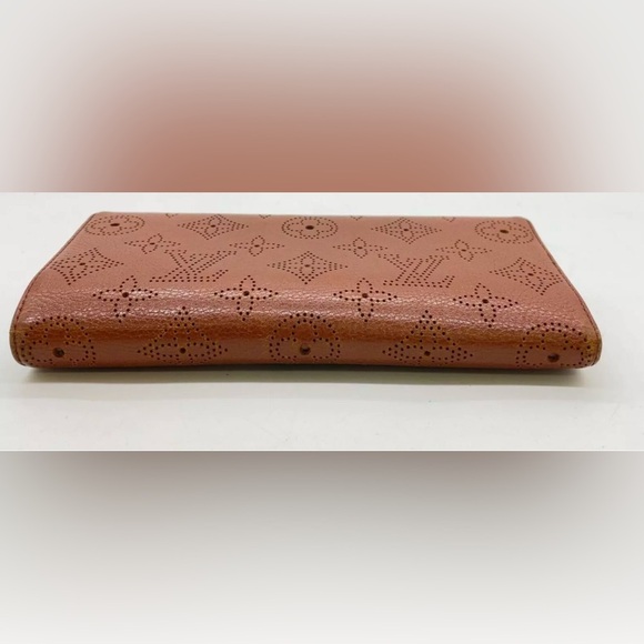 Auth Louis Vuitton Monogram Mahina Amelia Portefeuille W/Box - Picture 6 of 16